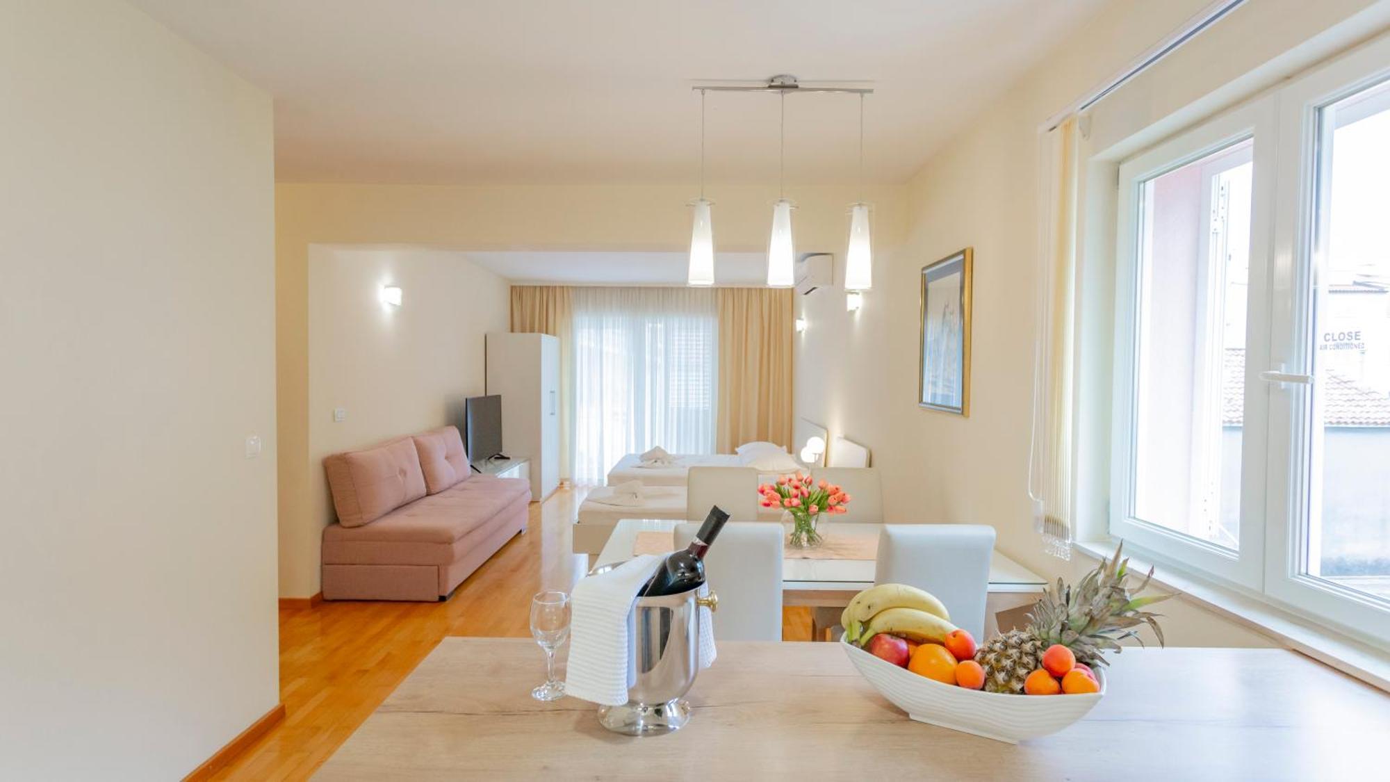 Baska Voda Apartments - Steps From The Beach, Free Parking, Central Location ภายนอก รูปภาพ