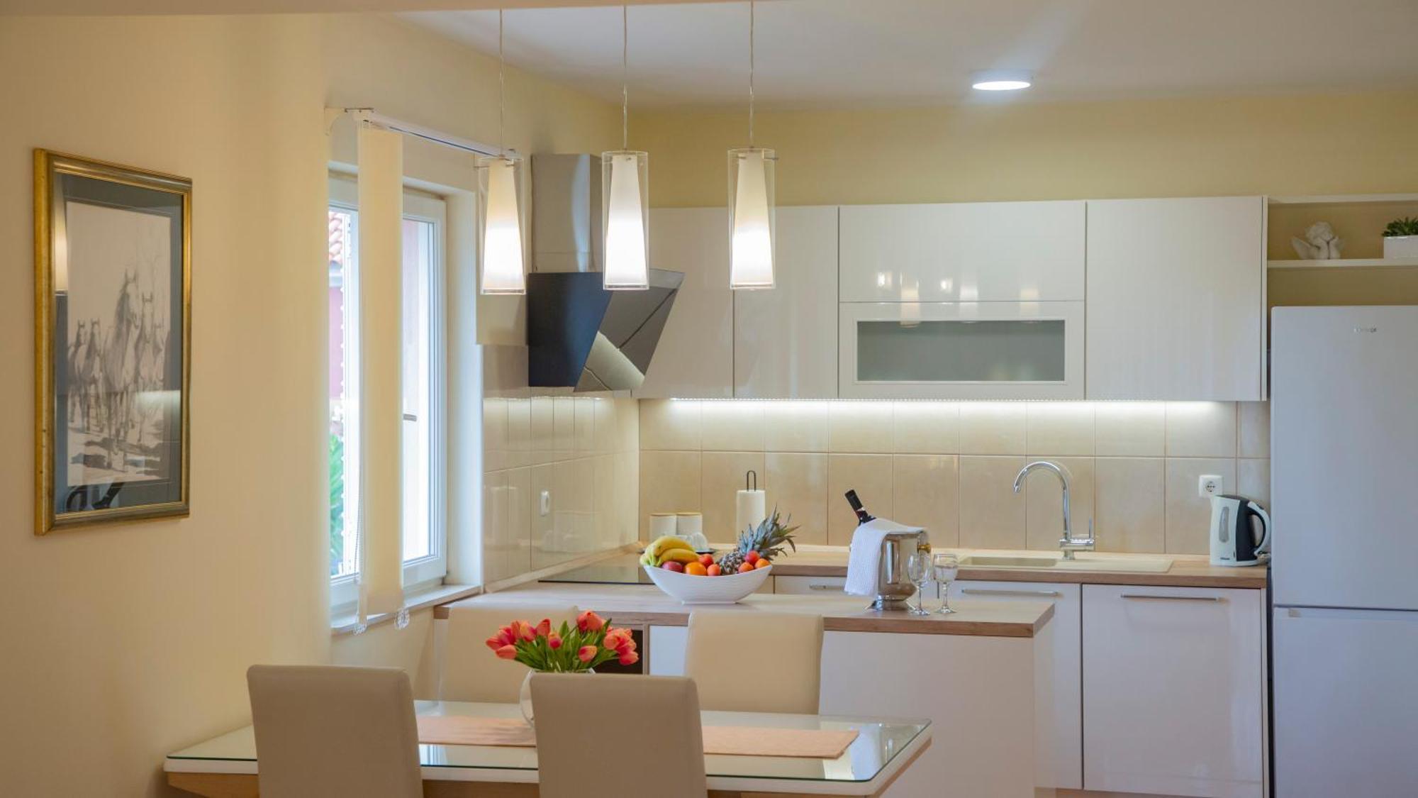 Baska Voda Apartments - Steps From The Beach, Free Parking, Central Location ภายนอก รูปภาพ
