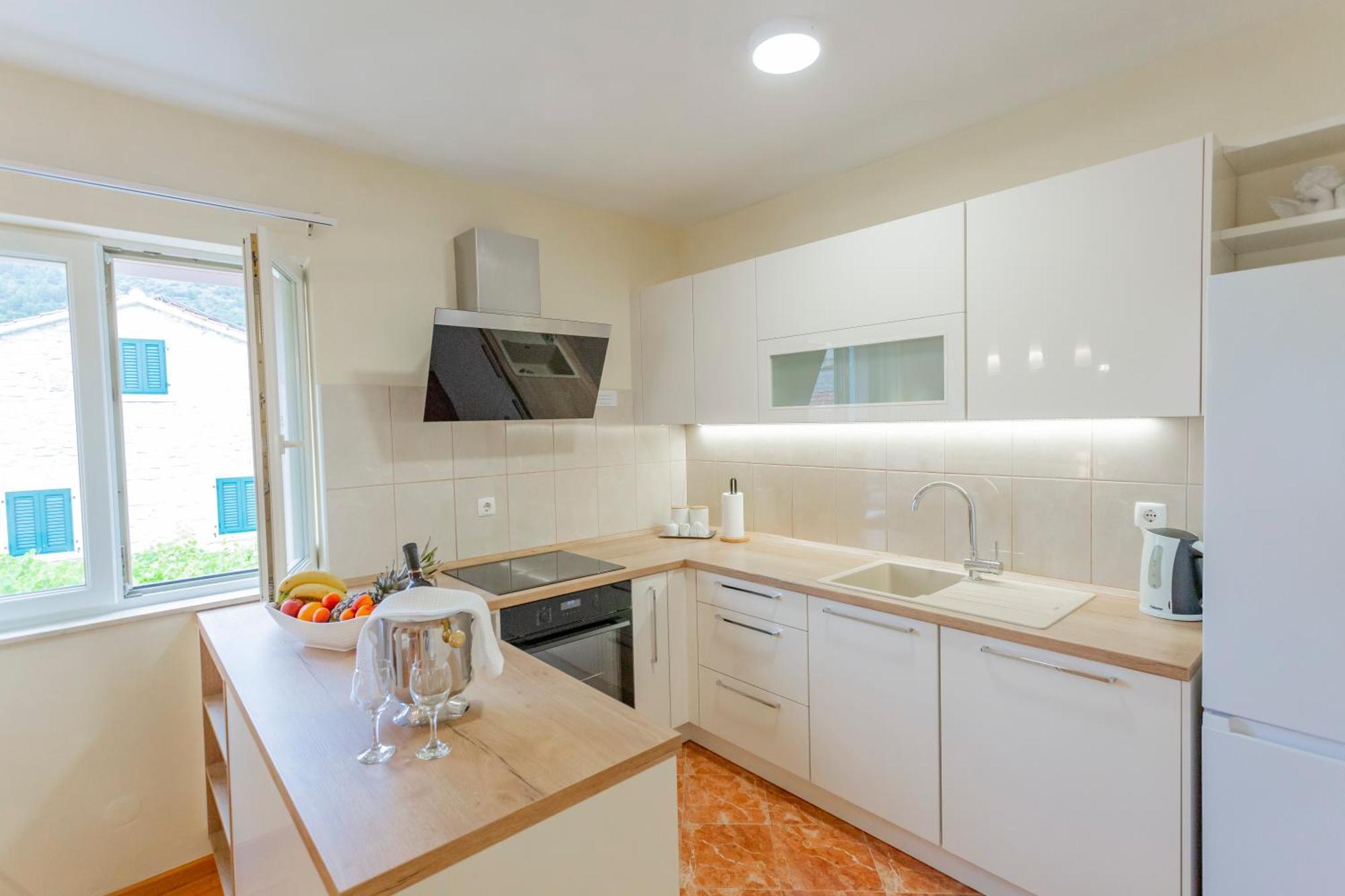 Baska Voda Apartments - Steps From The Beach, Free Parking, Central Location ภายนอก รูปภาพ