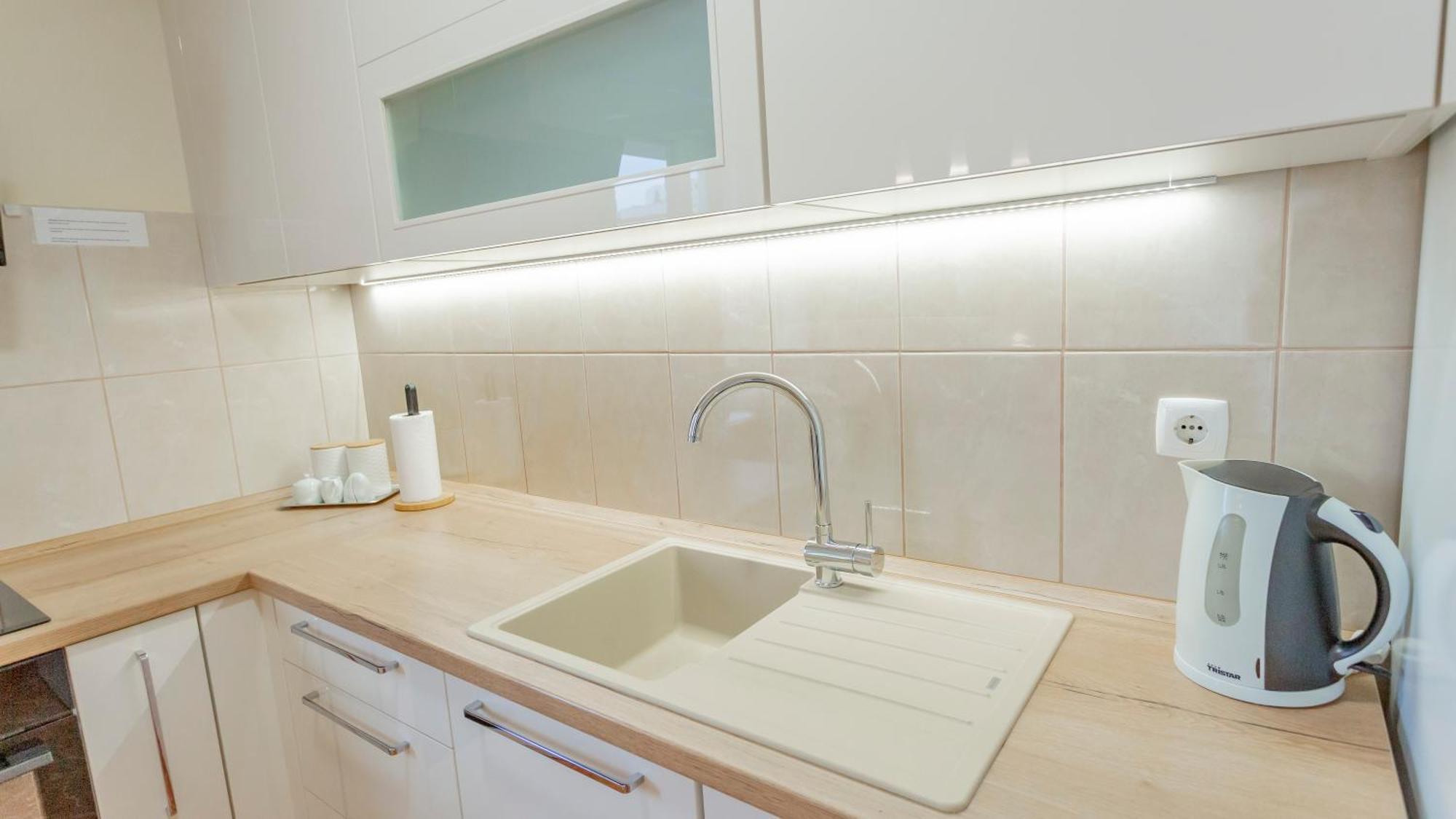 Baska Voda Apartments - Steps From The Beach, Free Parking, Central Location ภายนอก รูปภาพ