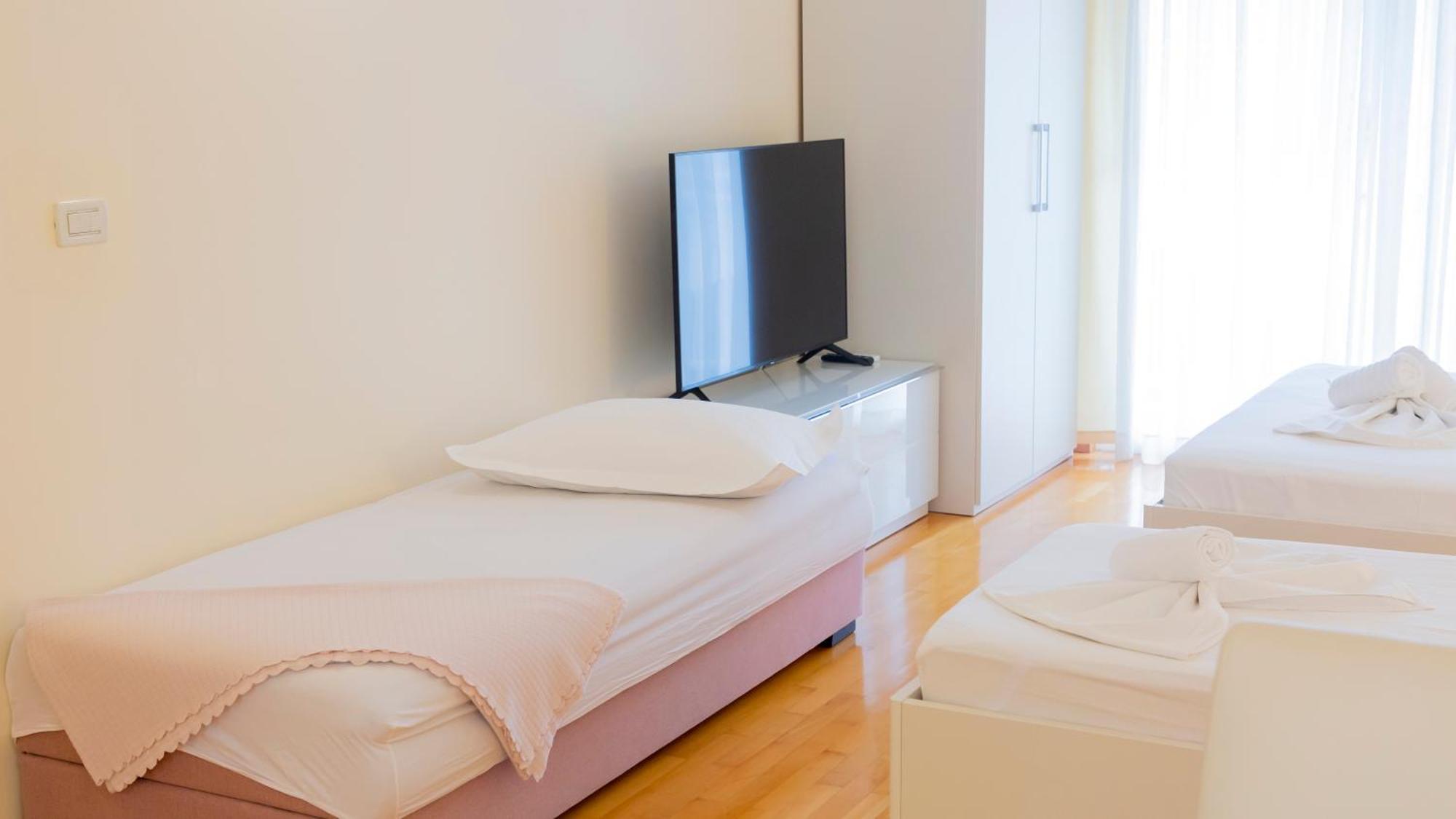 Baska Voda Apartments - Steps From The Beach, Free Parking, Central Location ภายนอก รูปภาพ