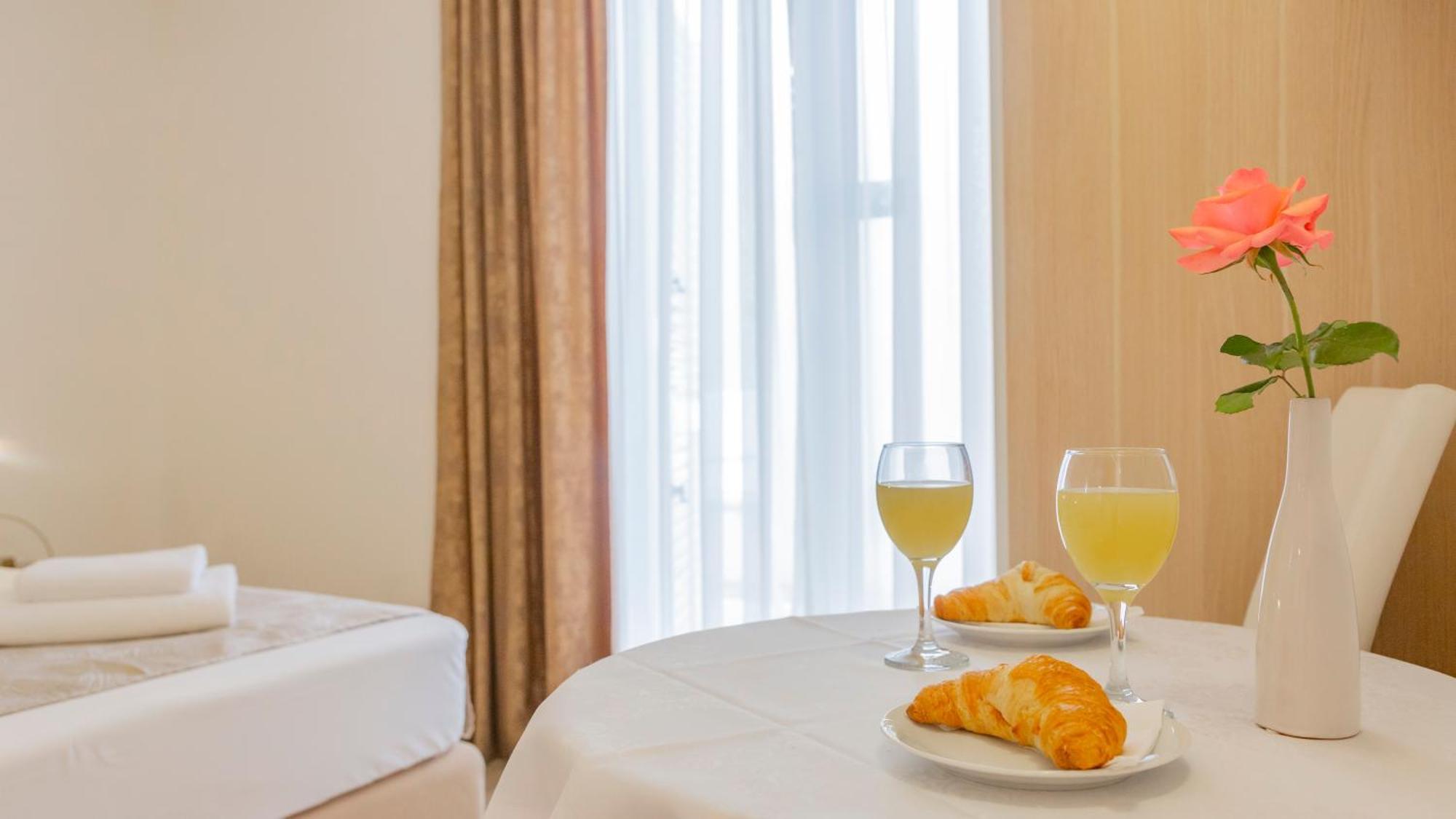 Baska Voda Apartments - Steps From The Beach, Free Parking, Central Location ภายนอก รูปภาพ
