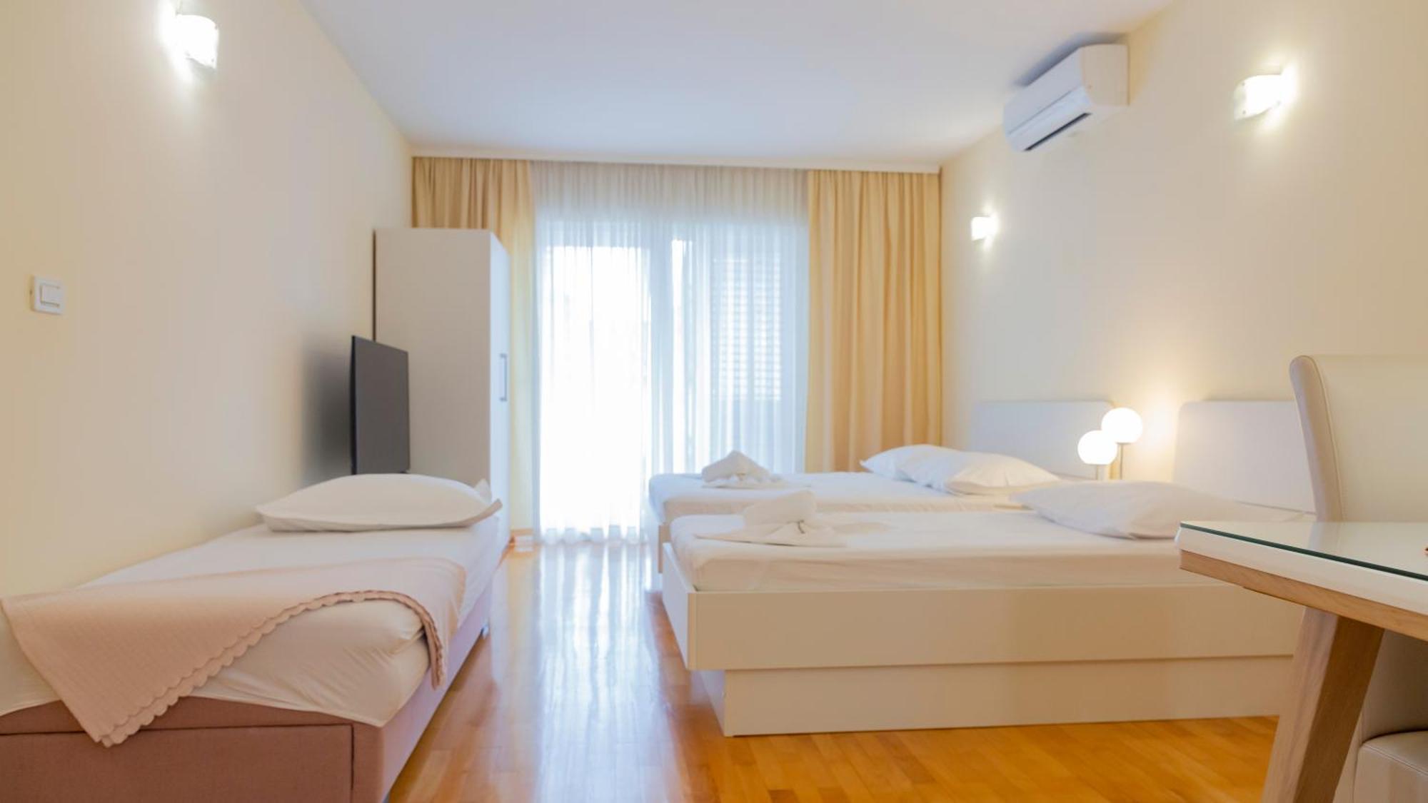 Baska Voda Apartments - Steps From The Beach, Free Parking, Central Location ภายนอก รูปภาพ