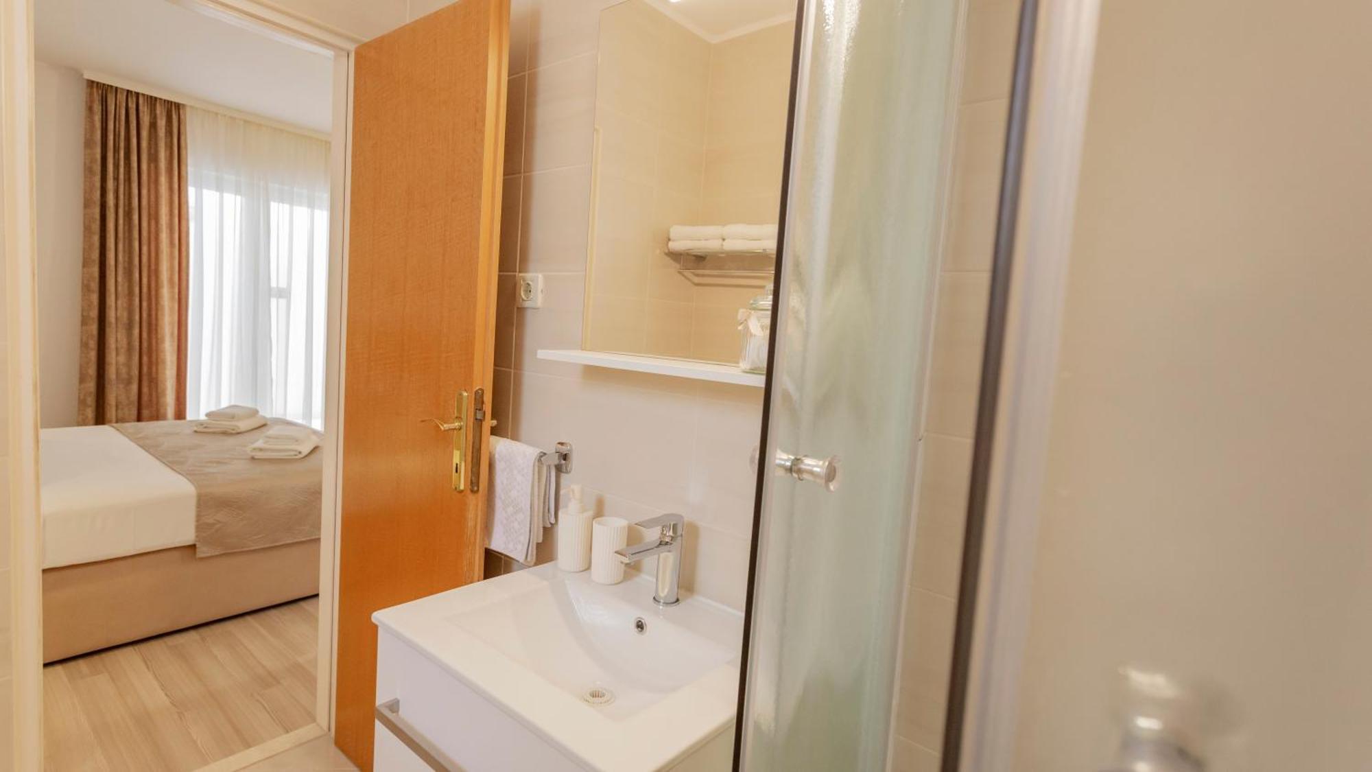 Baska Voda Apartments - Steps From The Beach, Free Parking, Central Location ภายนอก รูปภาพ