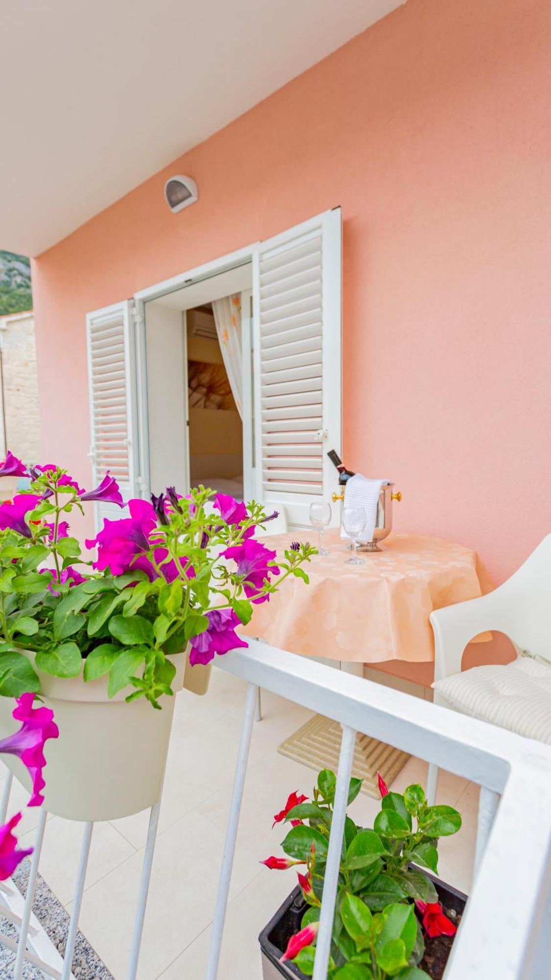 Baska Voda Apartments - Steps From The Beach, Free Parking, Central Location ภายนอก รูปภาพ