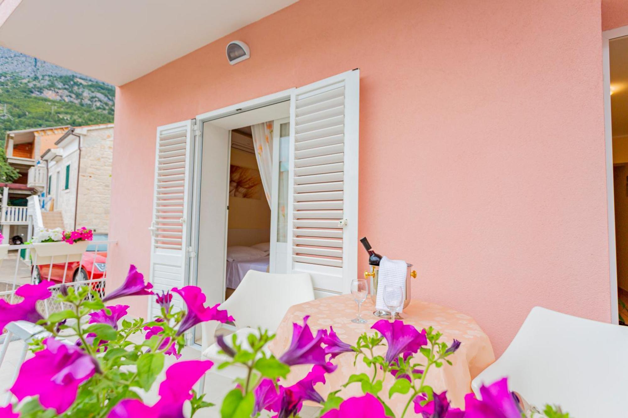 Baska Voda Apartments - Steps From The Beach, Free Parking, Central Location ภายนอก รูปภาพ